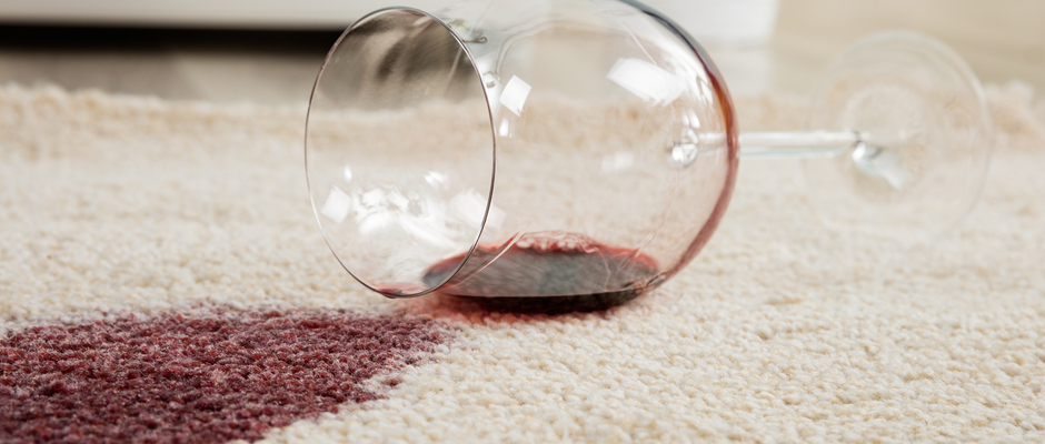 Rotweinfleck_entfernen_Rotwein_verkippt_unschlagbare_Tipps_und_Tricks_fur_den_Haushalt